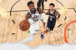 开云体育-鹈鹕险胜湖人B队，戈贝尔绝境逆转的简单介绍