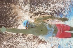 开云体育平台APP-浓眉凿穿防线，老鹰艰难猎网