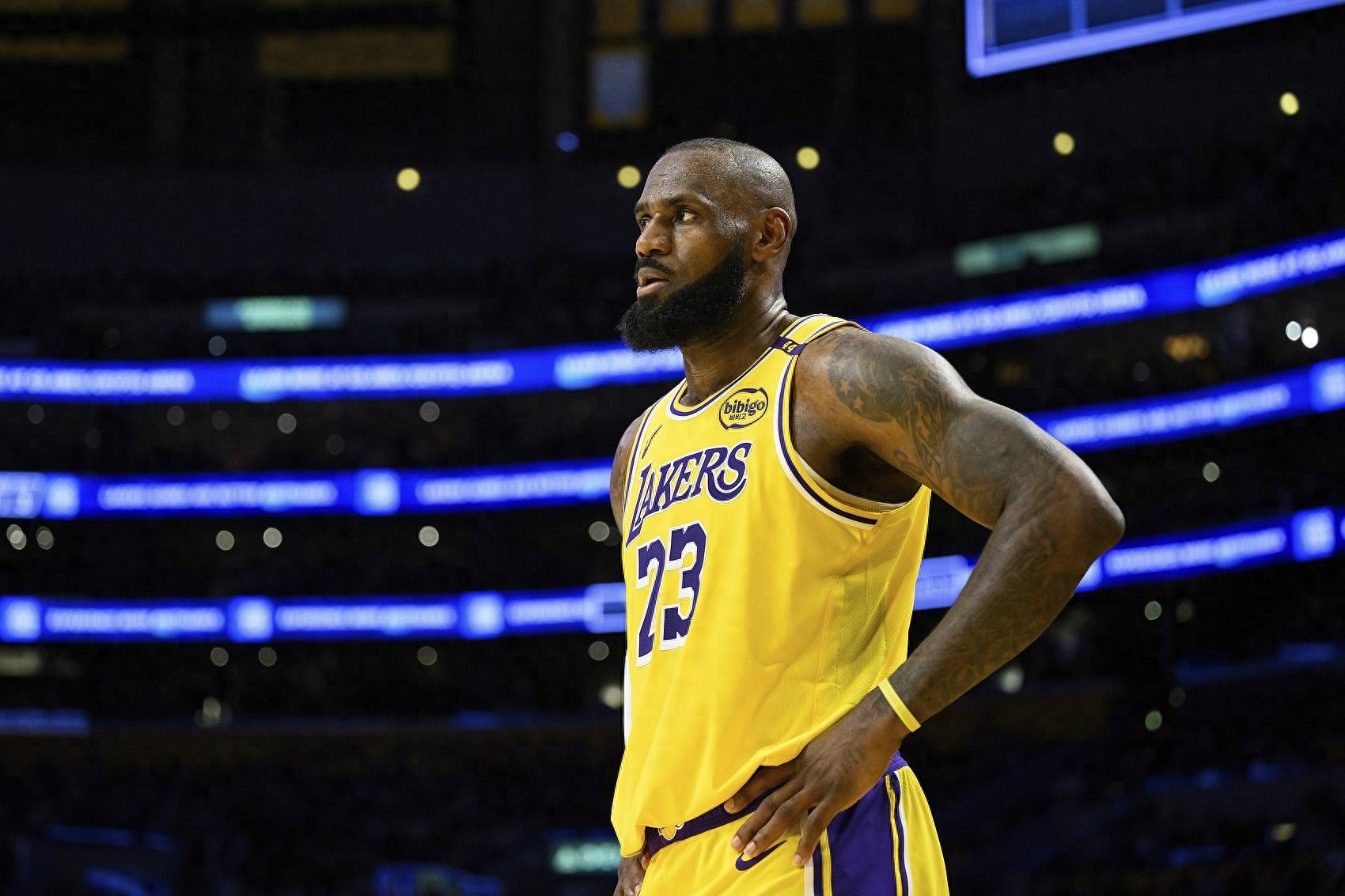 菲律宾男篮强势黄蜂,詹姆斯惊艳世界 菲律宾男篮强势黄蜂,詹姆斯惊艳世界