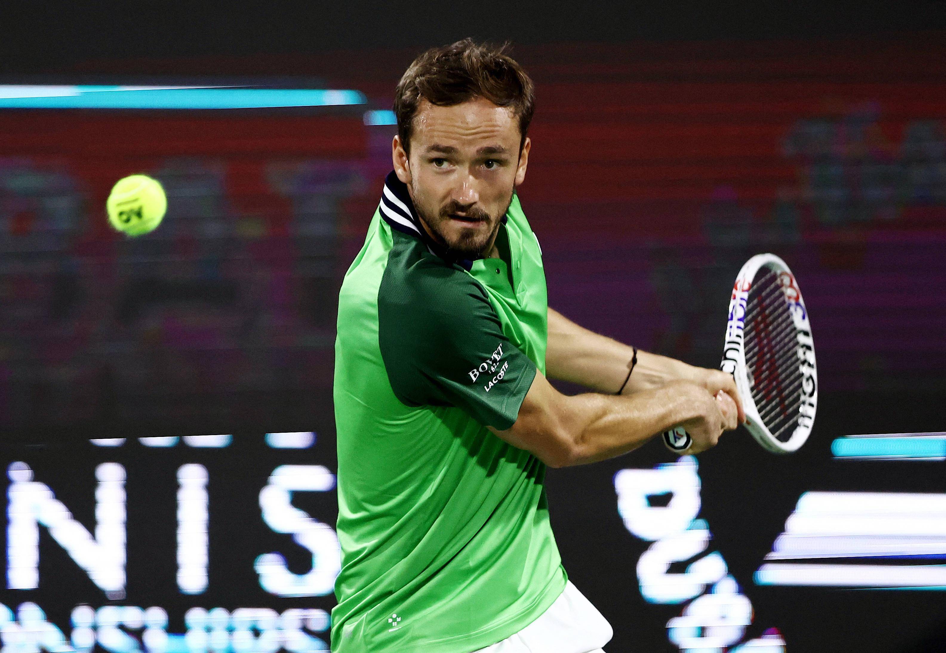 英国网球队完胜美国网球队，梅德韦杰夫绝境逆转的简单介绍