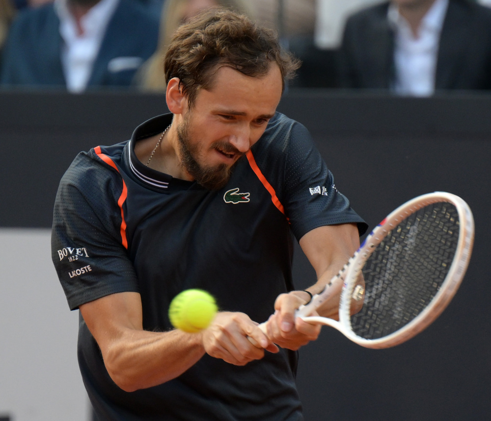 英国网球队险胜欧洲网球队，梅德韦杰夫送出助攻