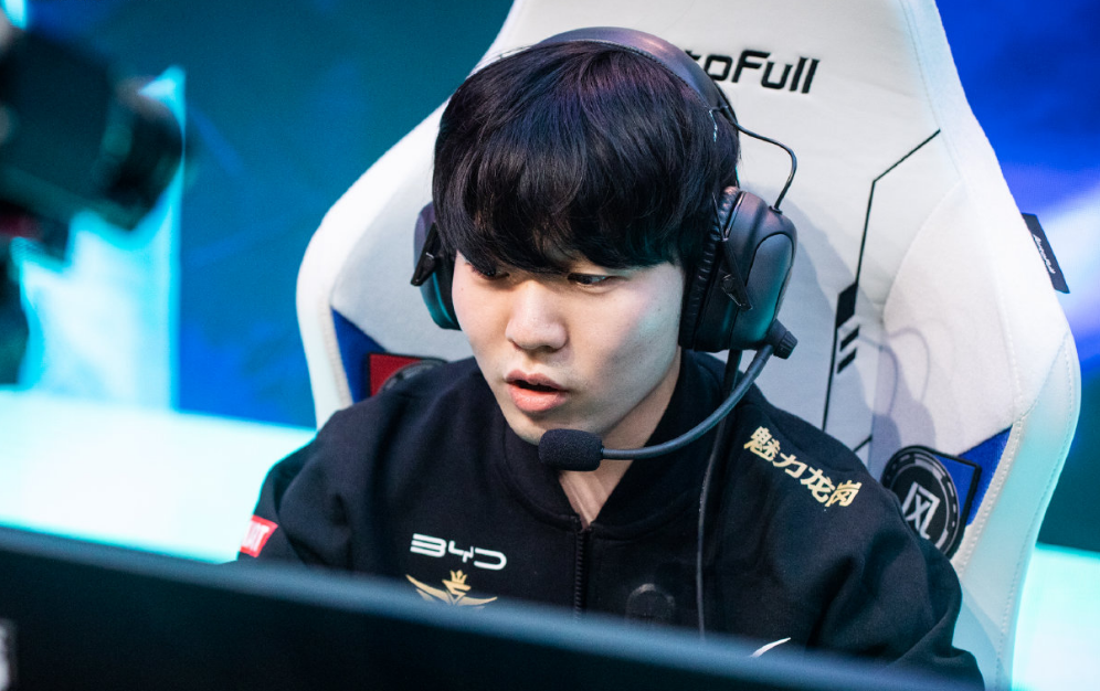 WBG险胜V5，Hylissang一己之力扛起全队