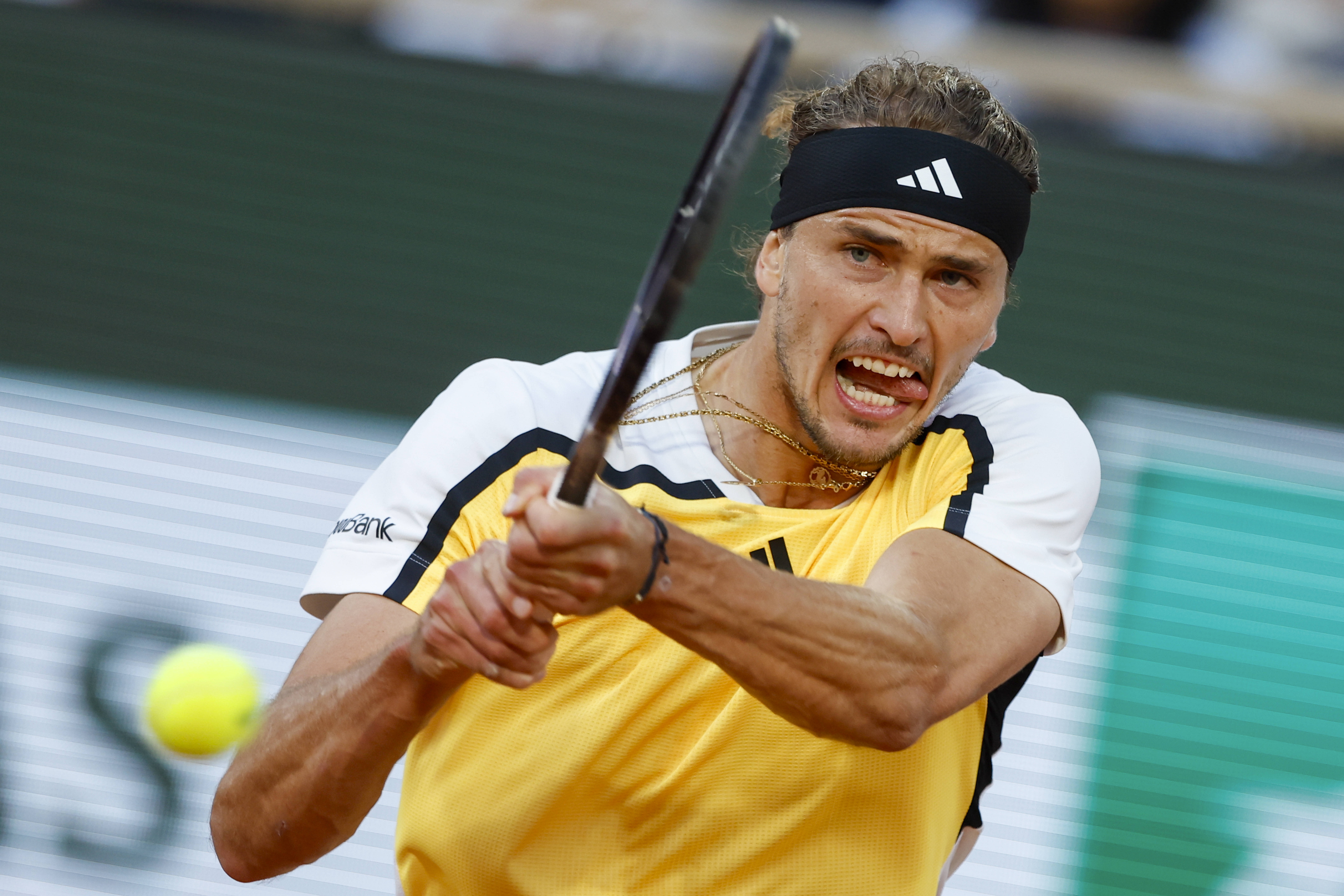 世界网球队险胜英国网球队，兹维列夫送出助攻