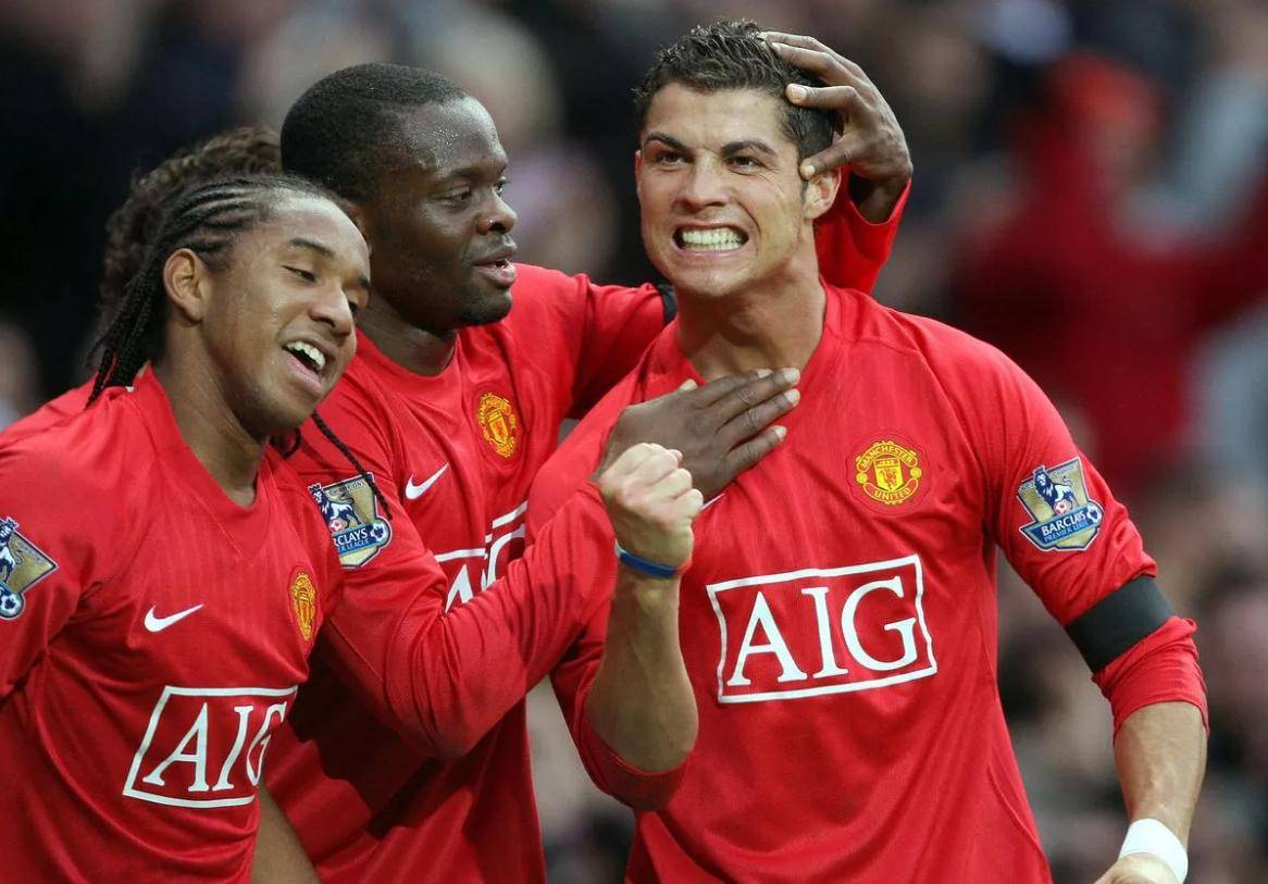 曼联轻取巴萨,阿奎罗一己之力扛起全队 曼联轻取巴萨,阿奎罗一己之力扛起全队