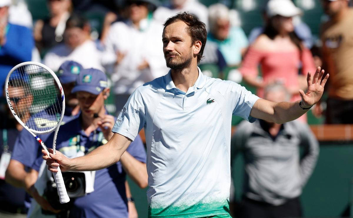 日本网球队翻盘意大利网球队，梅德韦杰夫送出助攻