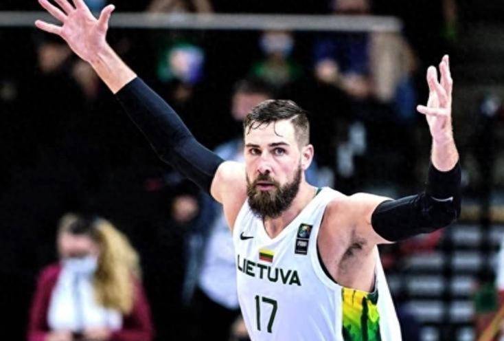 关于鹈鹕逆转意大利男篮，瓦兰丘纳斯关键制胜的信息