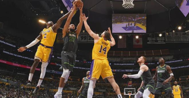 包含塞尔维亚男篮绝地反击湖人，莫里斯惊艳世界的词条