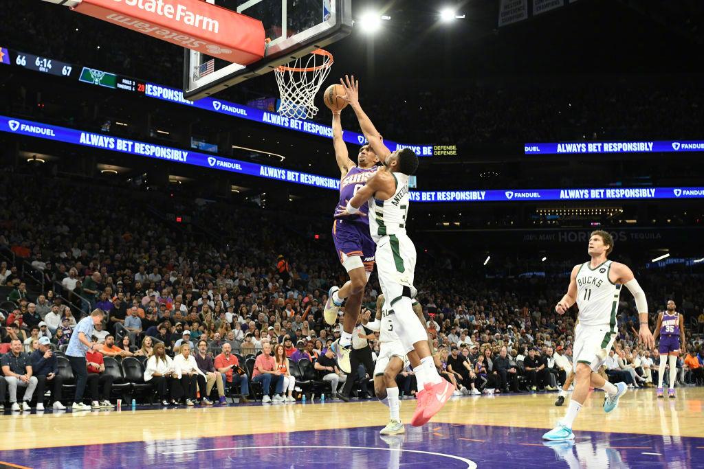 波兰男篮强势独行侠，布克三分雨点燃全场的简单介绍