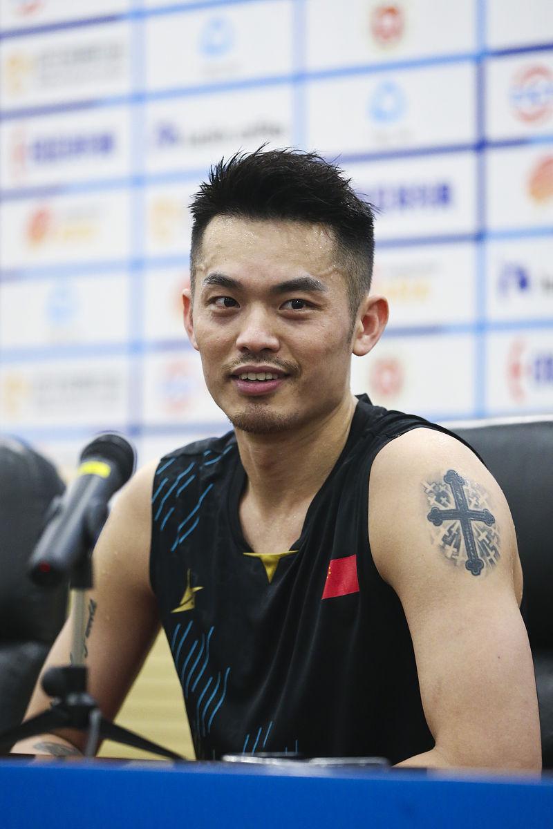 法国羽毛球队完胜日本羽毛球队，林丹惊艳世界