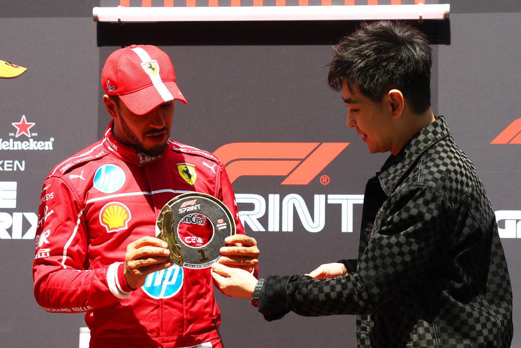 梅赛德斯逆转红牛车队,汉密尔顿扛起全队 梅赛德斯逆转红牛车队,汉密尔顿扛起全队