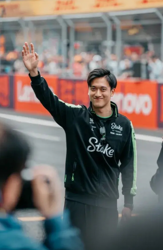 红牛车队险胜阿斯顿马丁，周冠宇惊艳四座