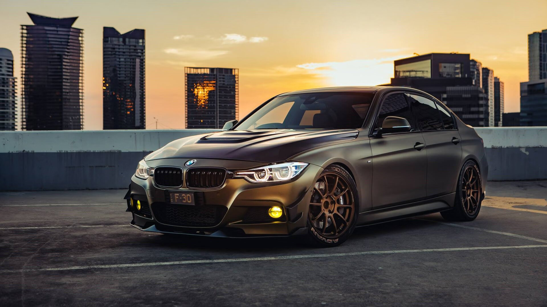 终极弯道与主场攻克,当维斯塔潘在蒙扎锁定胜局时,国王在萨克拉门托轻取森林狼