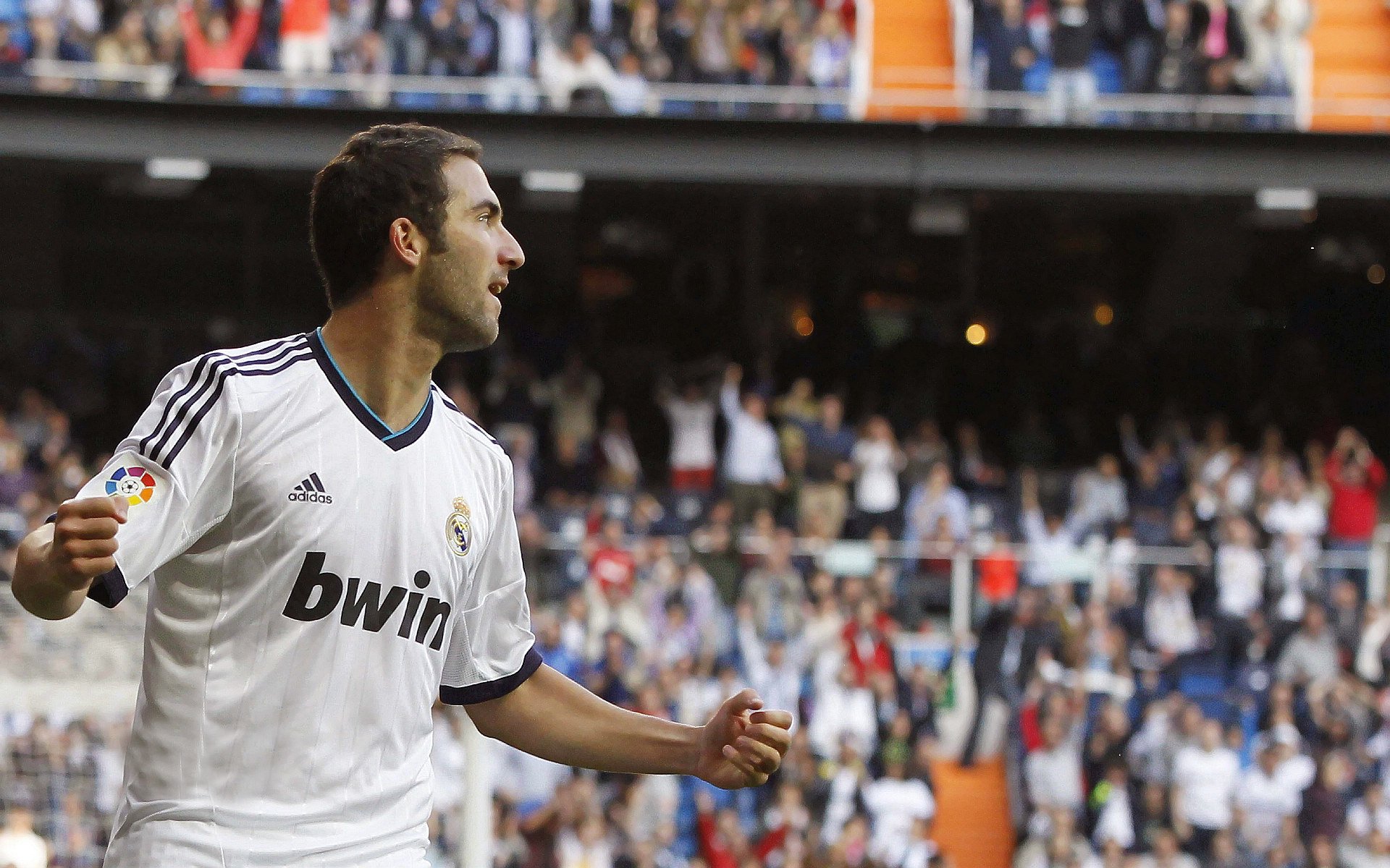 荣耀之战，德罗赞穿越三万英尺的隔扣，掘金强势晋级对阵浙江队