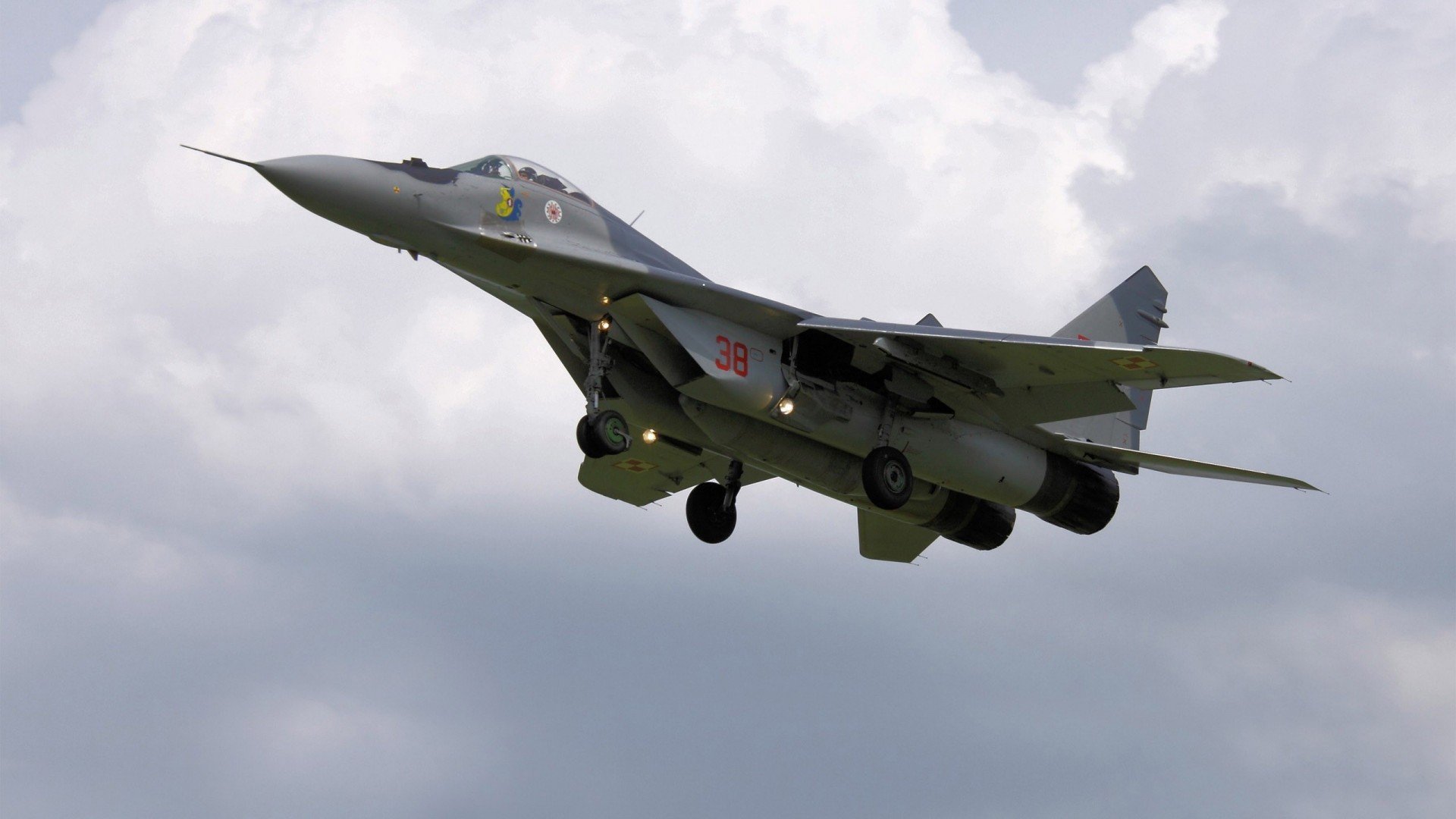 跨洋对决，拉梅洛·鲍尔独揽全局，热火险胜新疆队展现篮球无国界魅力