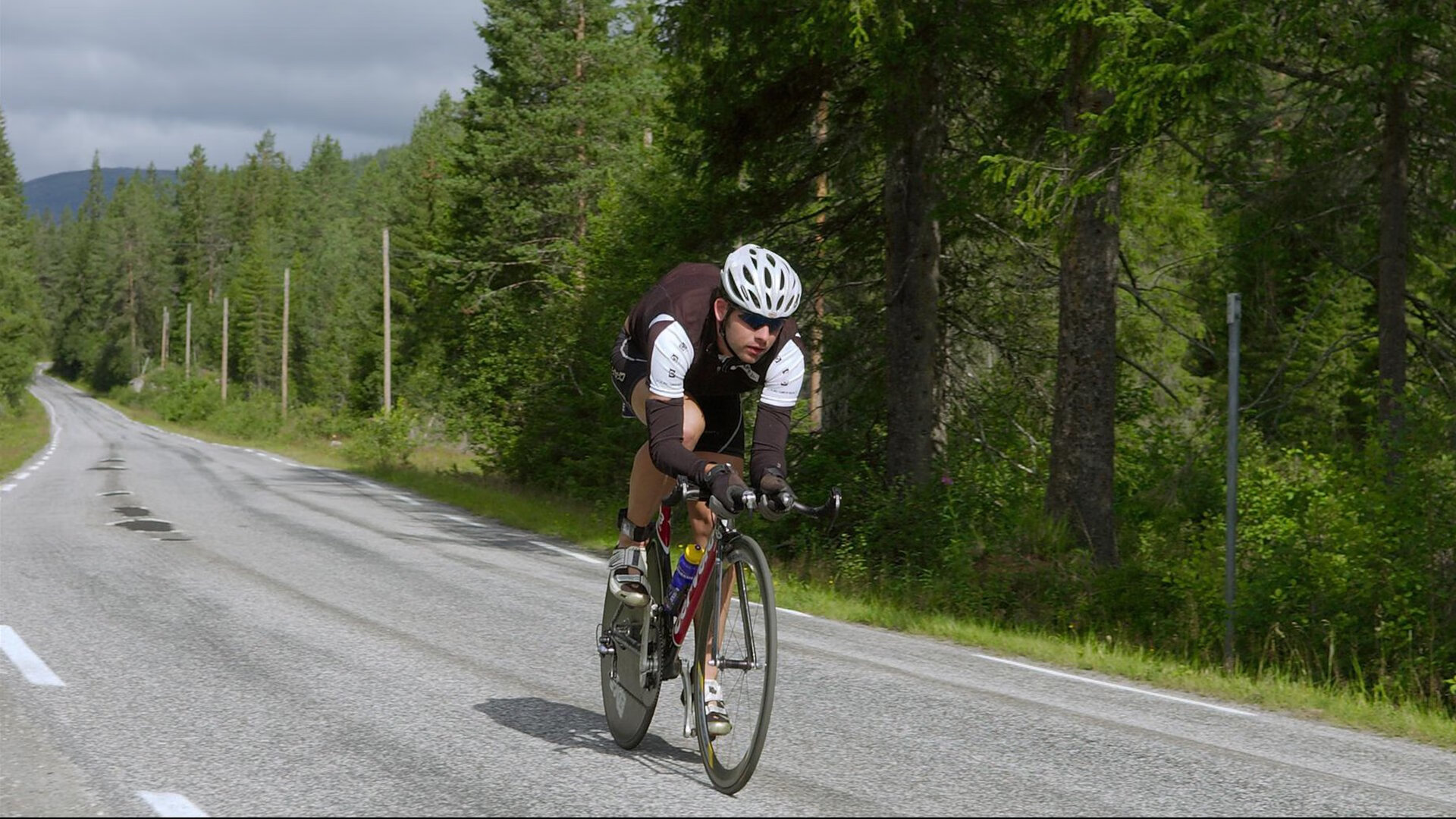 非洲风暴席卷东欧,喀麦隆收割乌克兰,奥亚尔萨瓦尔的致命冷静铸就逆转